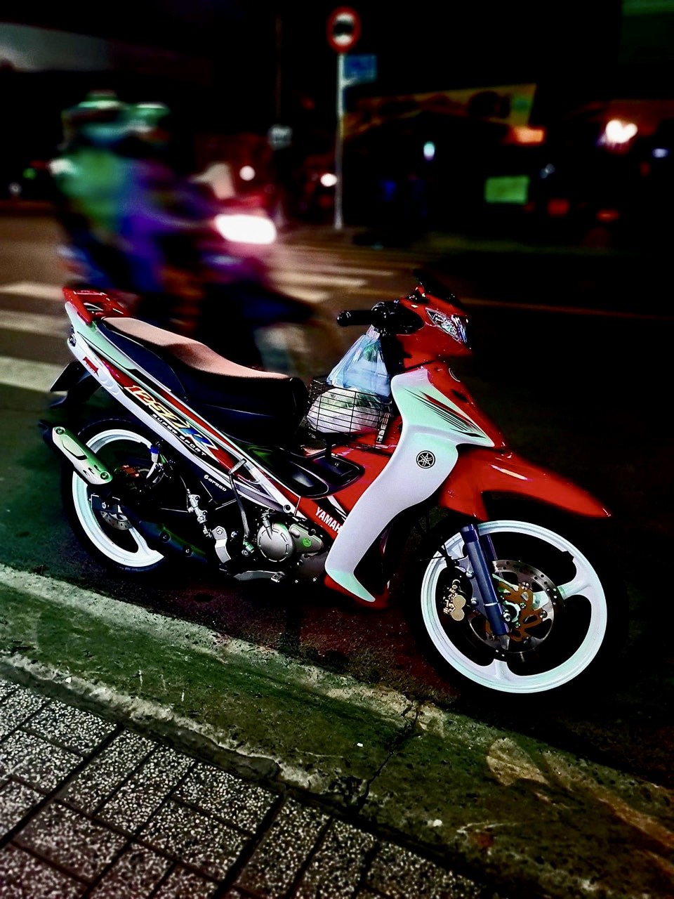Tem yaz vi tính đời đầu màu đỏ yaz125