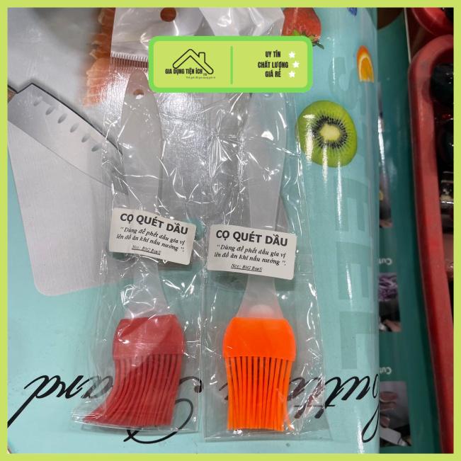 Cọ quét dầu lên đồ ăn kho nướng tiện dụng trong bữa ăn