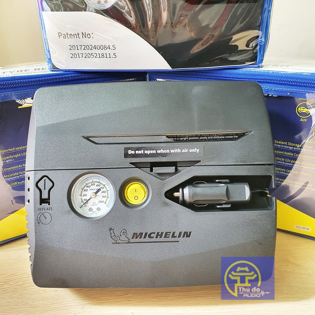 Máy Bơm cao cấp Kèm Bộ Vá Lốp Michelin 5818 - Hàng Chính Hãng Máy bơm ô tô cao cấp Máy bơm khẩn cấp