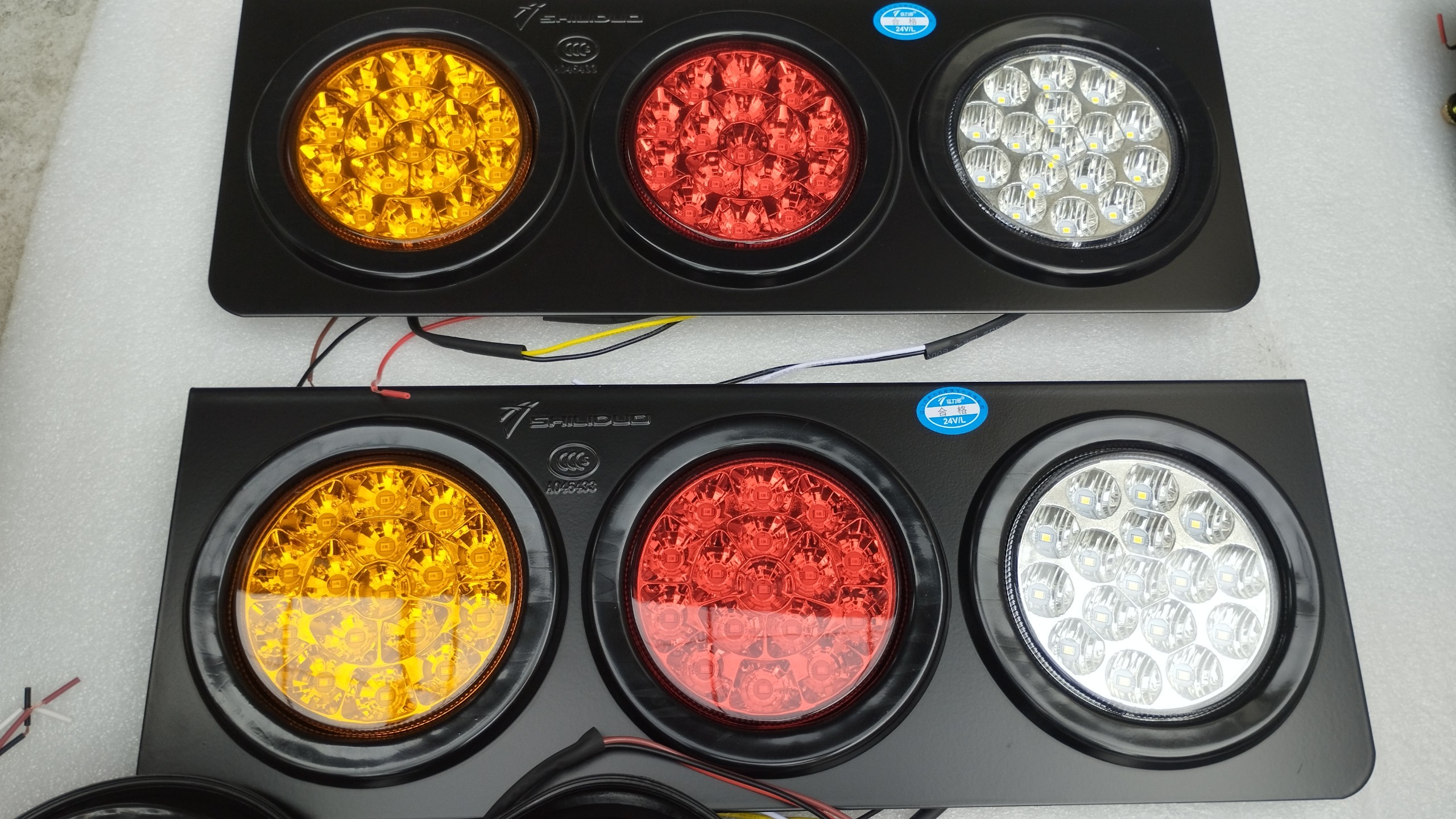 Cụm đèn hậu oto mẫu 2008 12v & 24v. giá 1 cặp 2 cái