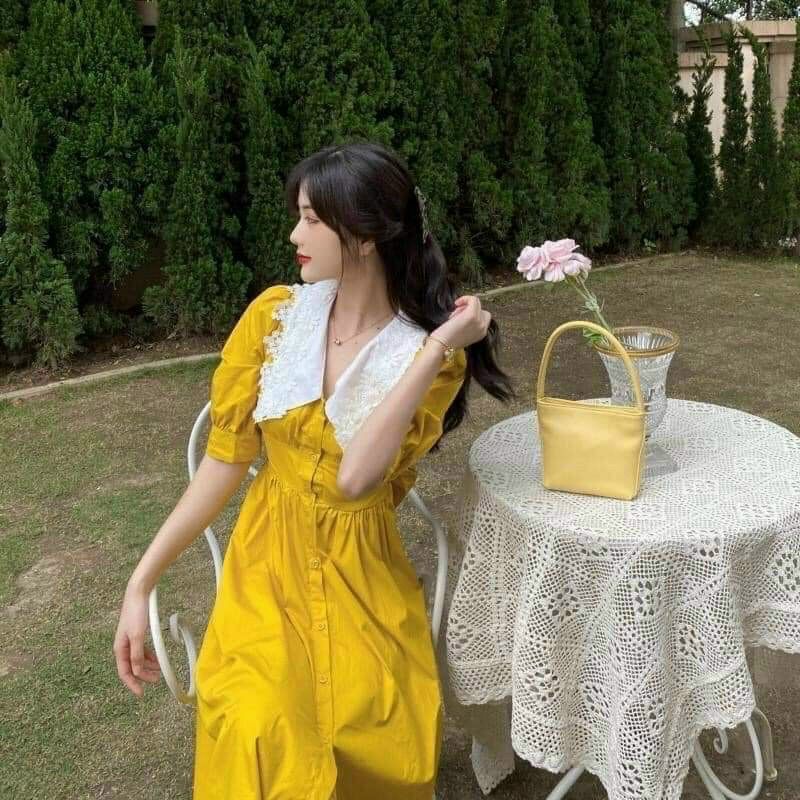 Đầm nút vàng cổ bèo nơ lưng