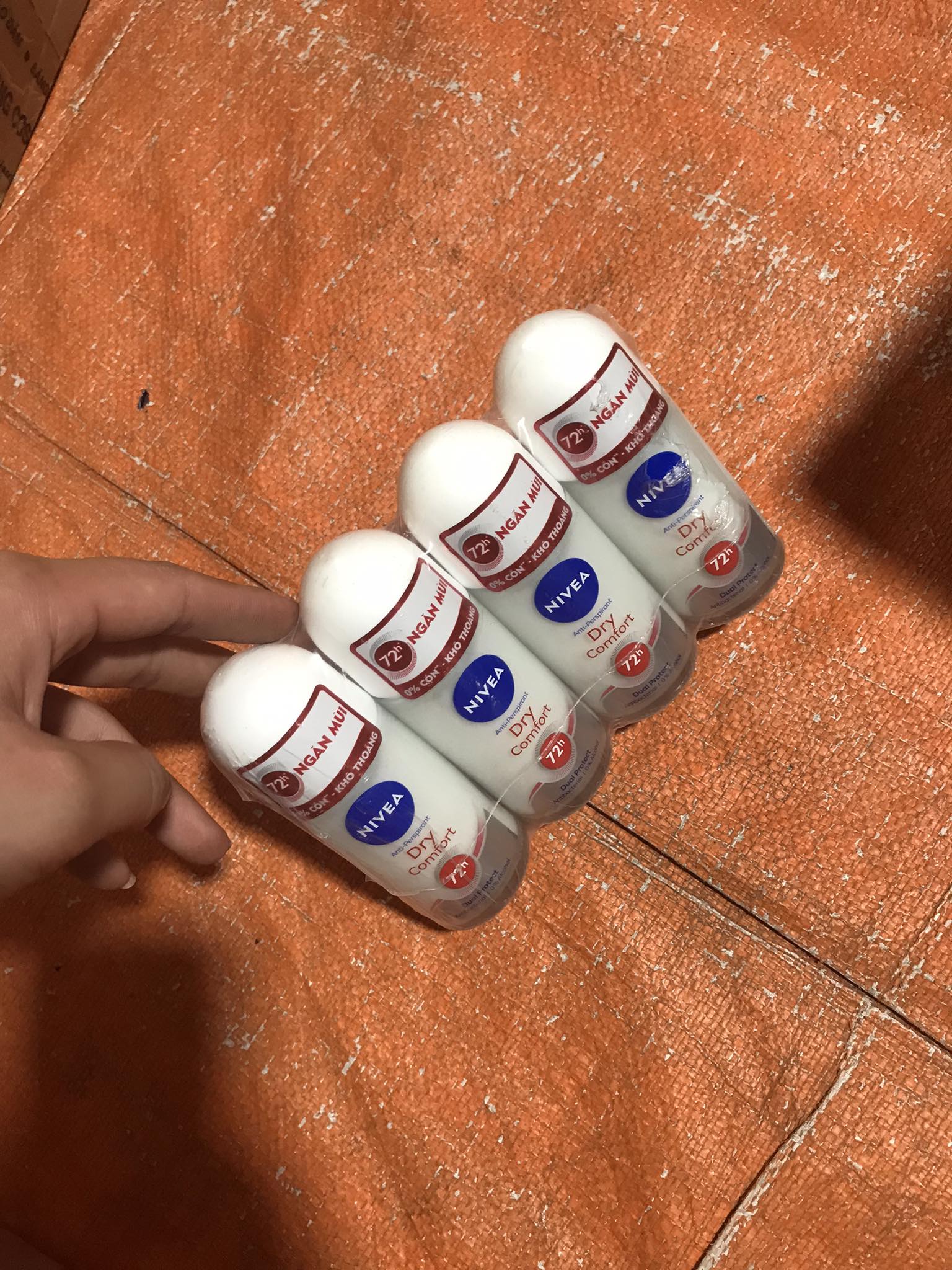 Lăn khử mùi nivea dry comfort 72h 50ml , lăn khử mùi sáng mịn mờ vết thâm nivea extra brightening vitamin c 48h 25ml