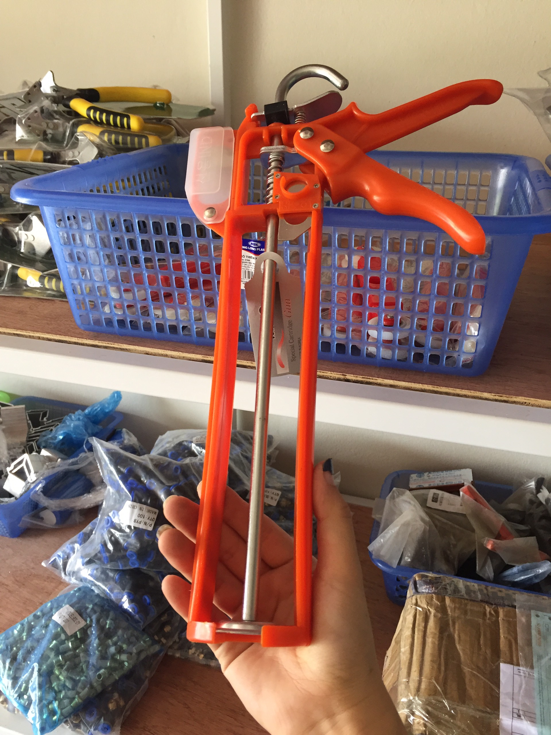 Súng bắn keo silicon mhc tự ngắt - alutechmachine