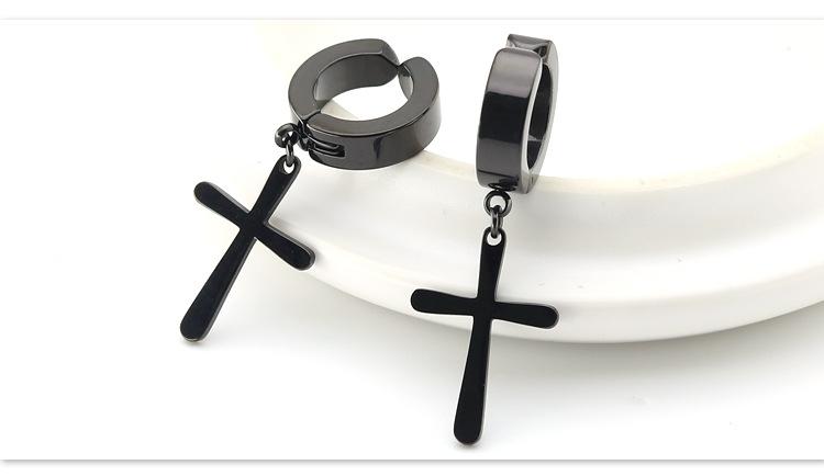 [HCM]Khuyên Tai Titan Tròn Chữ Thập Phong Cách Hàn ( Kiểu Kẹp Tai Không Cần Xỏ Lỗ ) màu đen