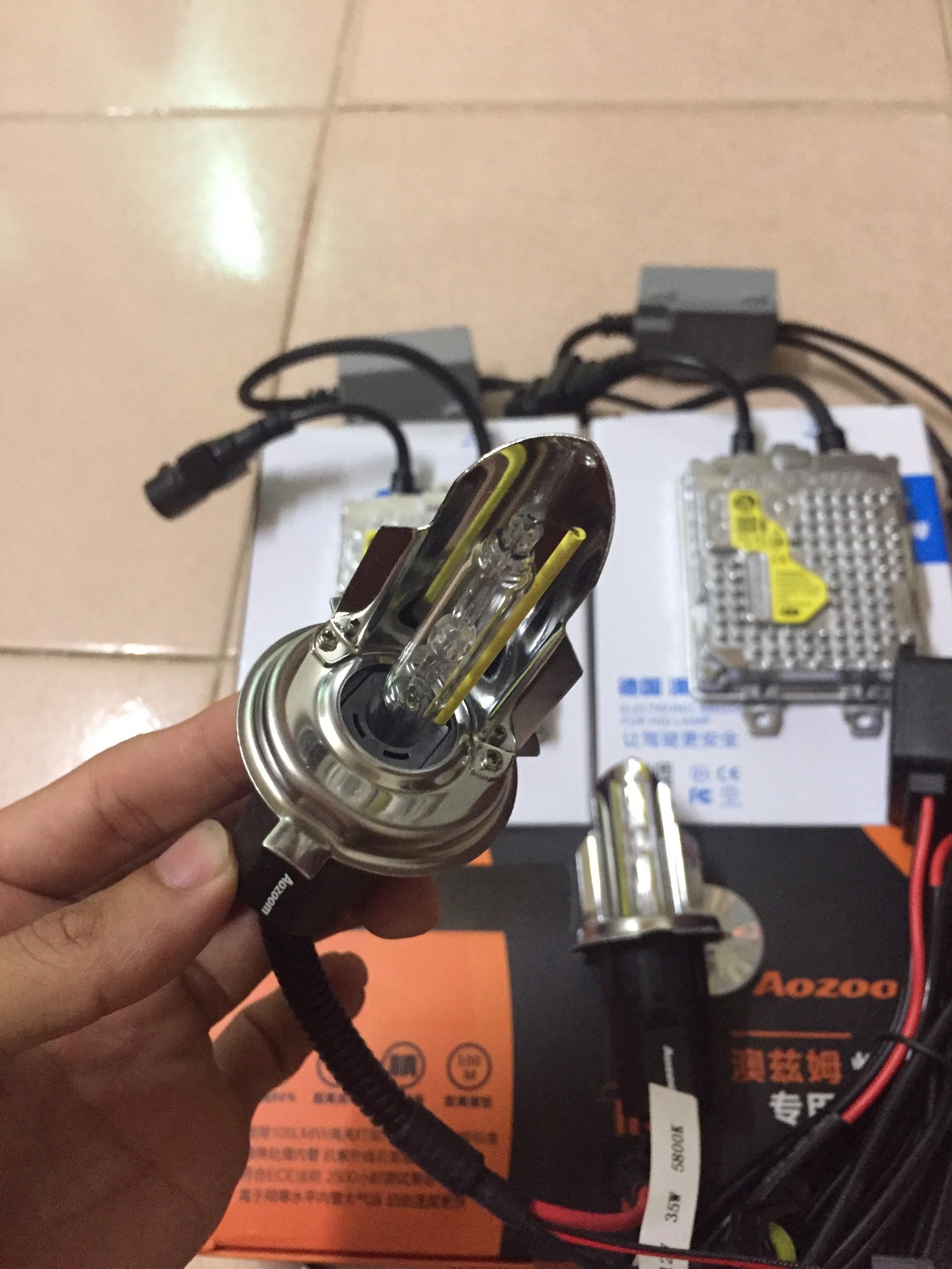 Bóng đèn xenon aozoom chân H4 5800k