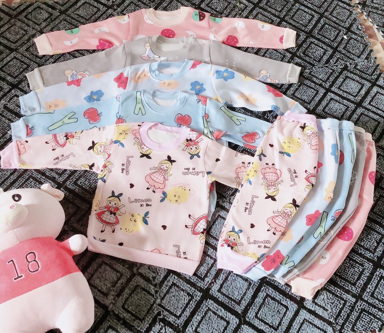 - Combo 3 bộ quần áo nỉ bông cho trẻ em- 3 bộ sẽ 3 họa tiết khác nhau Nỉ bông Đại