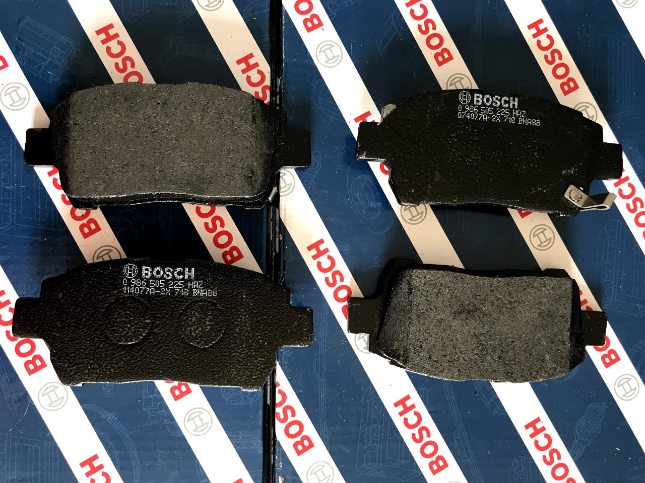 Bố Thắng ( Má Phanh trước ) Bosch BP 5225 - Toyota Vios/ Limo  /Corolla Altis 1.8I /Vios 1.5