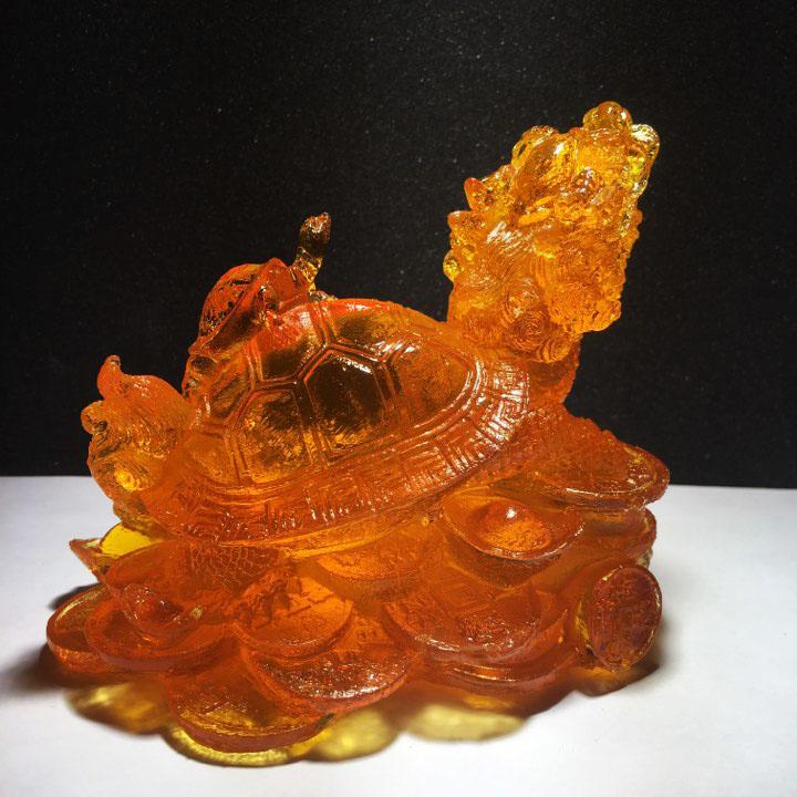 Tượng Long Quy cõng con màu hổ phách