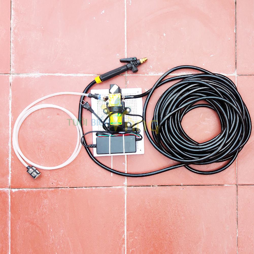 Máy rửa xe 12v - bộ máy rửa xe mini bơm tăng áp loại khỏe đã lắp sẵn bơm và đổi nguồn 12v 5a trên bảng điện 7 mét dây dẫn loại NK mềm dẻo độ bền cao cùng ống hút có rọ lọc ở đầu khóa bóp có chức năng giữ gài liên tục