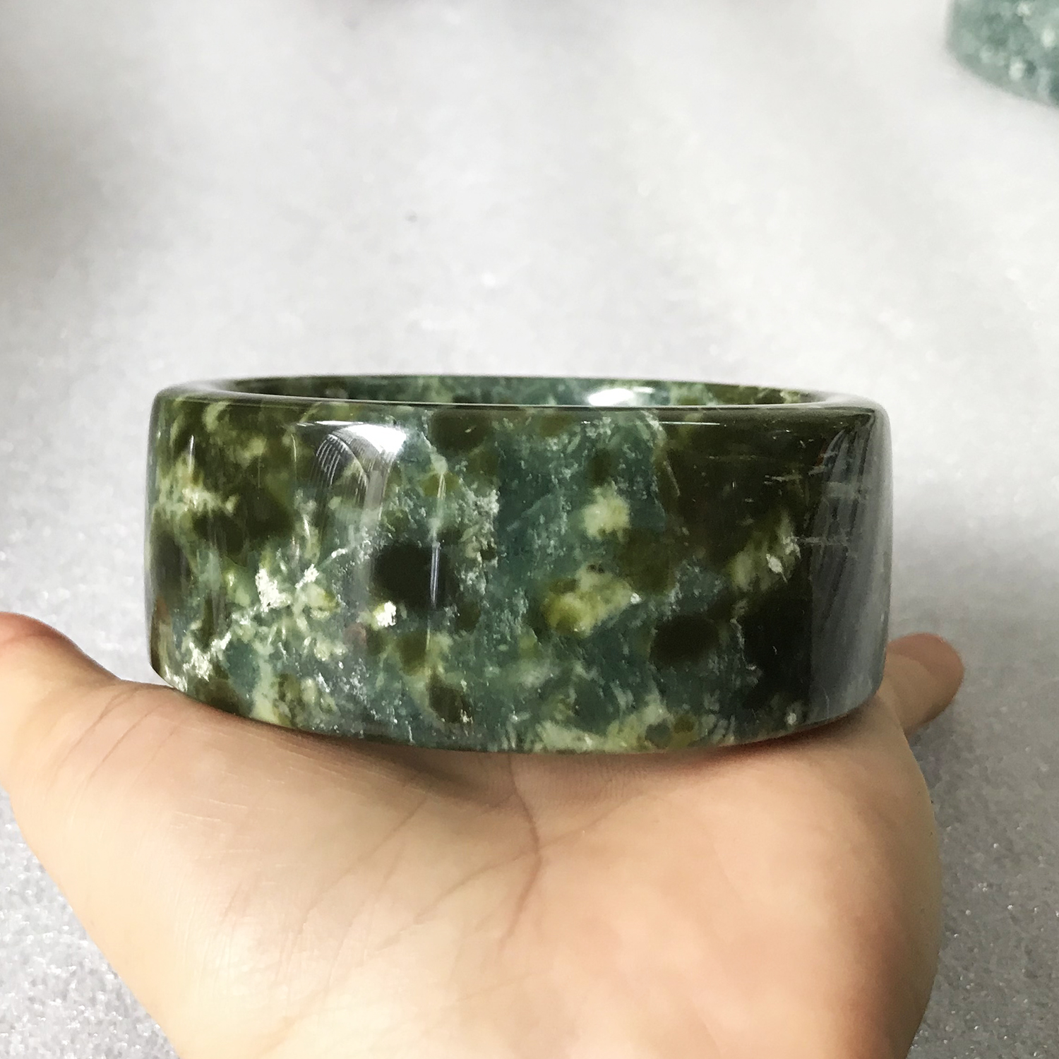 [HCM]Vòng tay vuông bản to 3 cm cho nam đá tự nhiên màu xanh cẩm thạch của Việt Nam nhiều size ( 6.1-7.1cm)