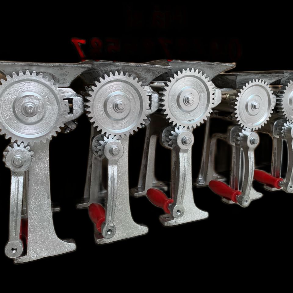 Máy cán khô mực bằng tay