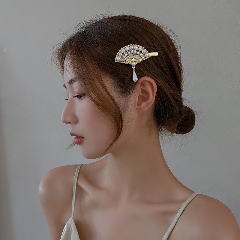 Kẹp tóc Bell Mew tiểu cô nương hình quạt đính hạt tròn TOC72