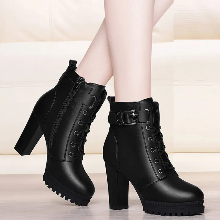 Giày Boots đế vuông cao 9CM B5904130