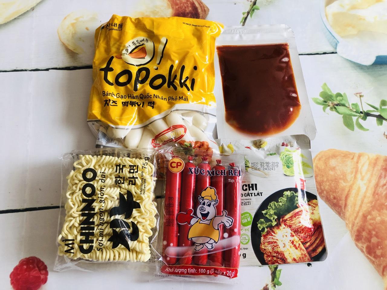 Combo 5 món bánh gạo phô mai( 500g bánh phô mai sốt mì chinnoo kimchi xúc xích)