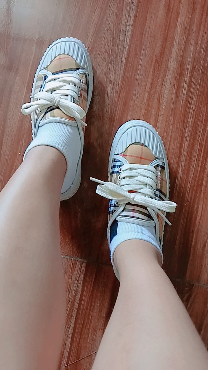 Sục thể thao đạp gót hottren cho các bạn nữ