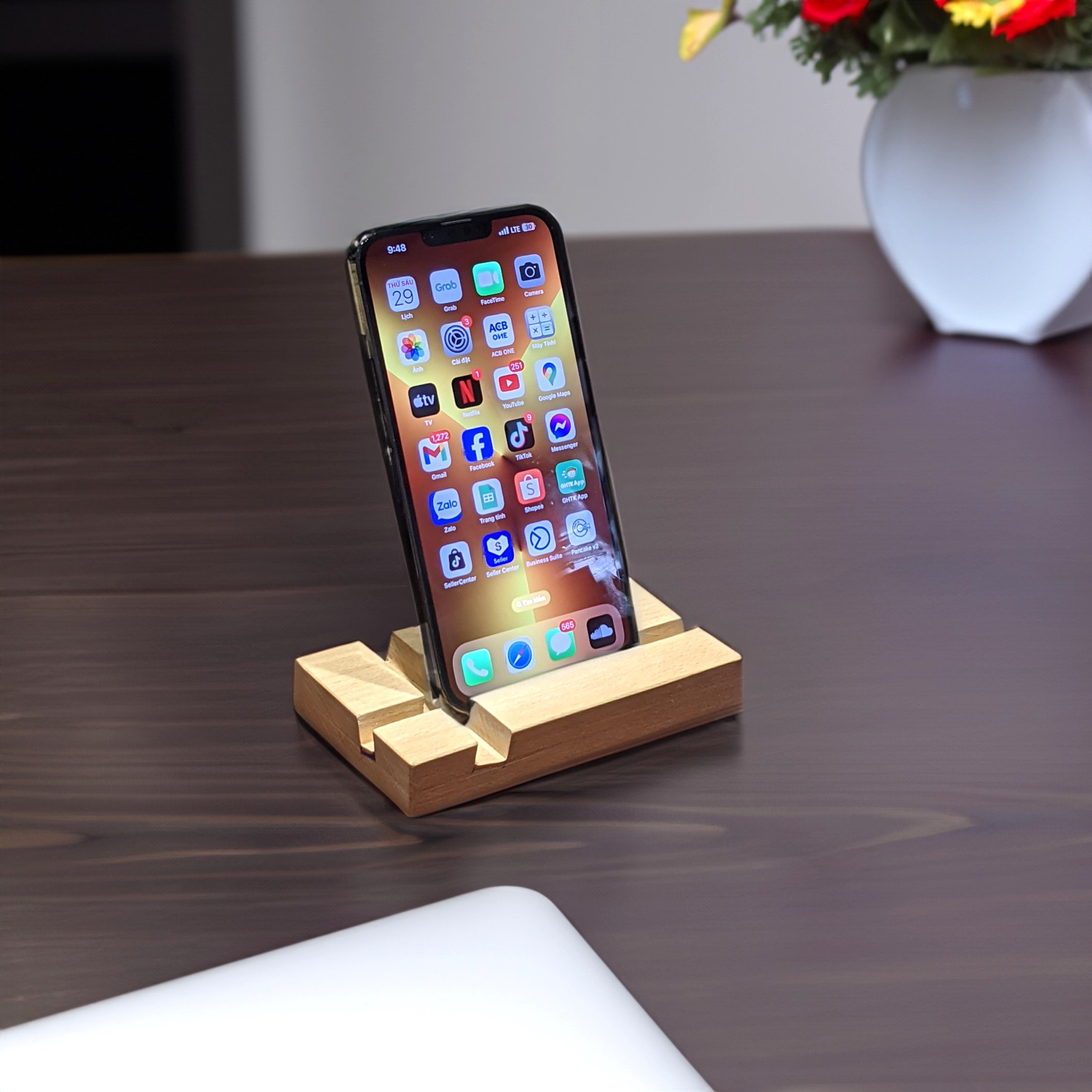 Giá đỡ điện thoại, iPad, iPhone, máy tính bảng tablet chất liệu gỗ tự nhiên - khodogohanoi