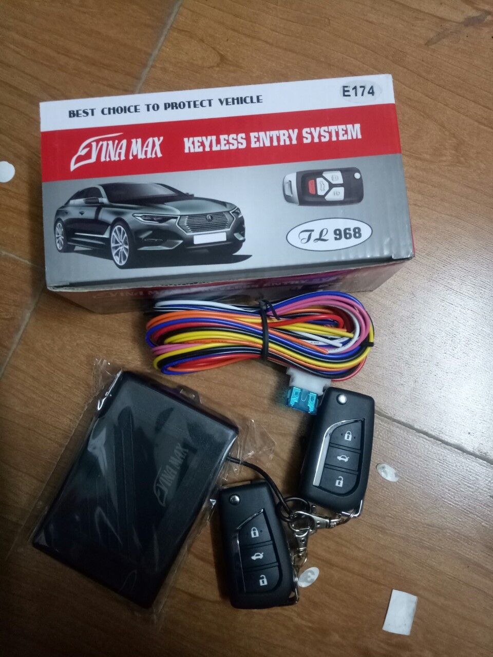 Bộ điều khiển khóa cửa ô tô Vina Max dùng cho xe Toyota tặng chuột cửa kèm theo