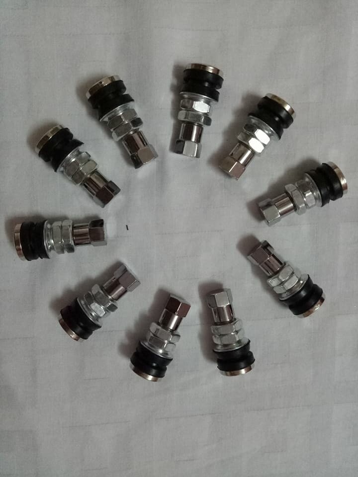 [HCM]Van xe máy inox lốp không ruột vặn ốc trên