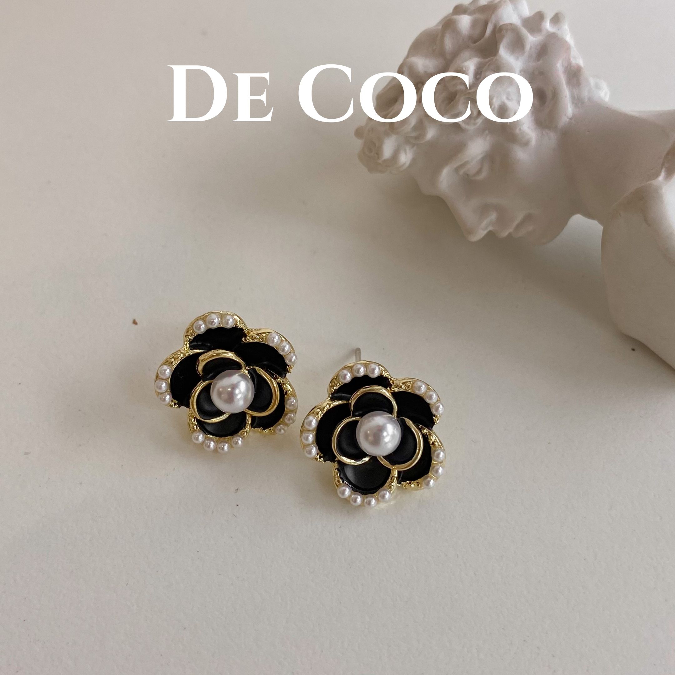 Bông tai hoa đen đính hạt trai Black Rosé De Coco decoco.accessories