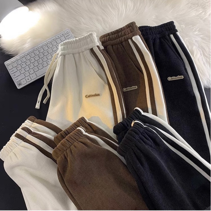 Thông tin sản phẩm Quần Nhung Tăm Ống Rộng Thêu Catteelus Phối Sọc 2 To Nhỏ NAD Unisex - Quần Dài Cạp Chun Eo Vải Co Dãn Dày Dặn Mặc 4 Mùa NT5