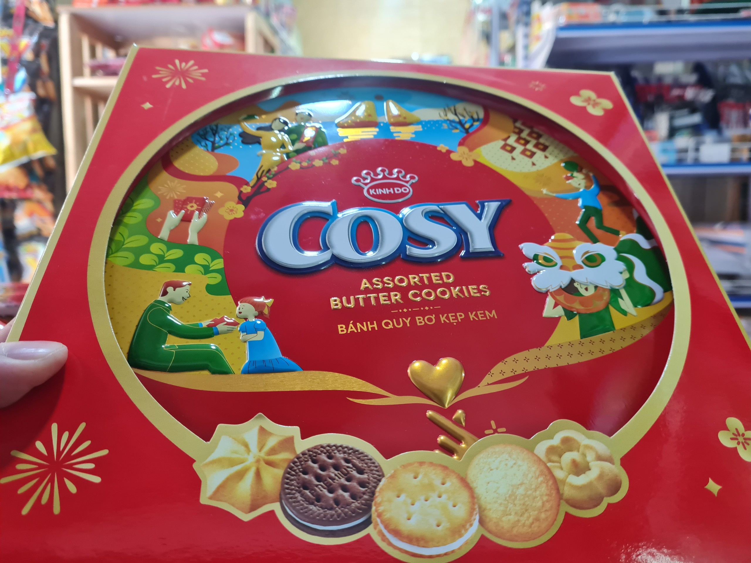 Quà Tết Bánh Quy Bơ Cosy Kẹp Kem Hộp Thiếc 378G Tặng Kèm Túi Xách Cosy Theo Hộp