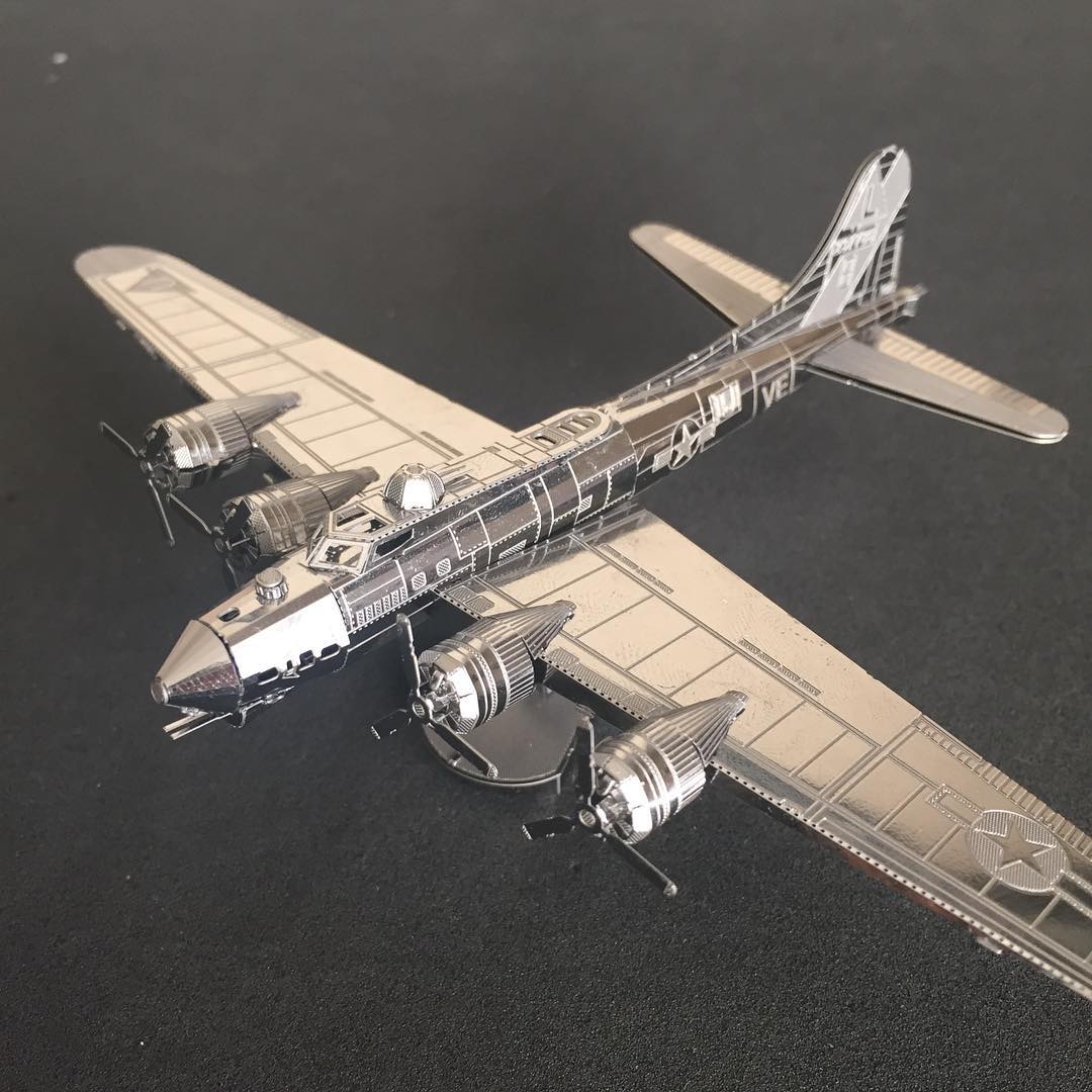 Mô Hình 3D Kim Loại Lắp Ráp Máy Bay Ném Bom Hạng Nặng B-17 Flying Fortress [Chưa Lắp]