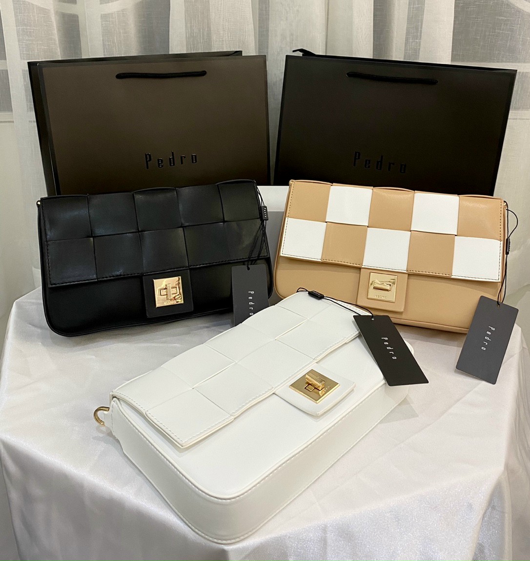 Túi xách  mẫu mới full tag ( 3 màu: trắng đen trắng+gạch) Pw2-76390058