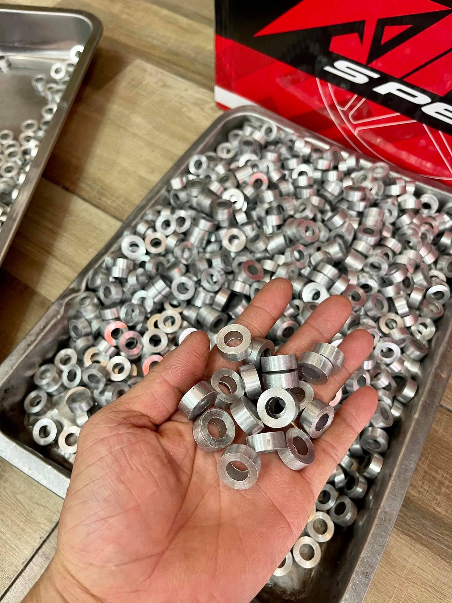 Khâu chêm chân kính chêm pat heo . Độ dày từ 3li đến 10li lỗ trong 8li 10li