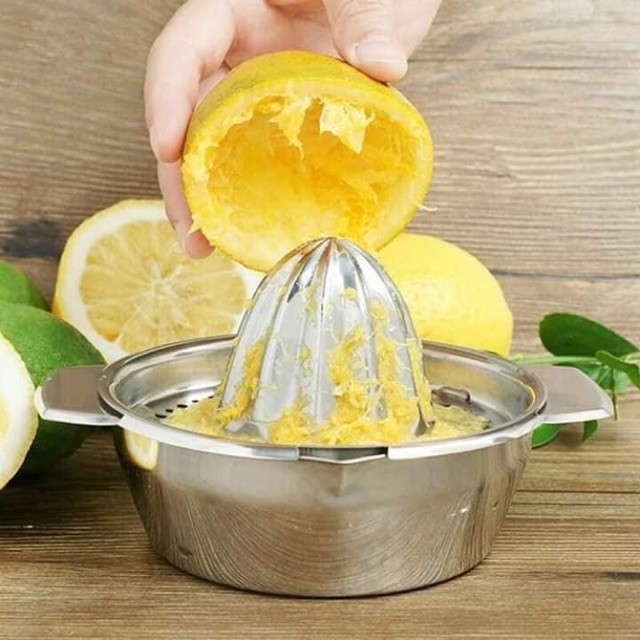 Dụng cụ vắt nước cam inox bằng tay tiện dụng thiết kế đơn giản, dễ sử dụng, giúp bạn vắt cam, chanh nhanh chóng , các bộ phận được tháo lắp dễ dàng, thuận tiện rửa, vệ sinh sau khi sử dụng