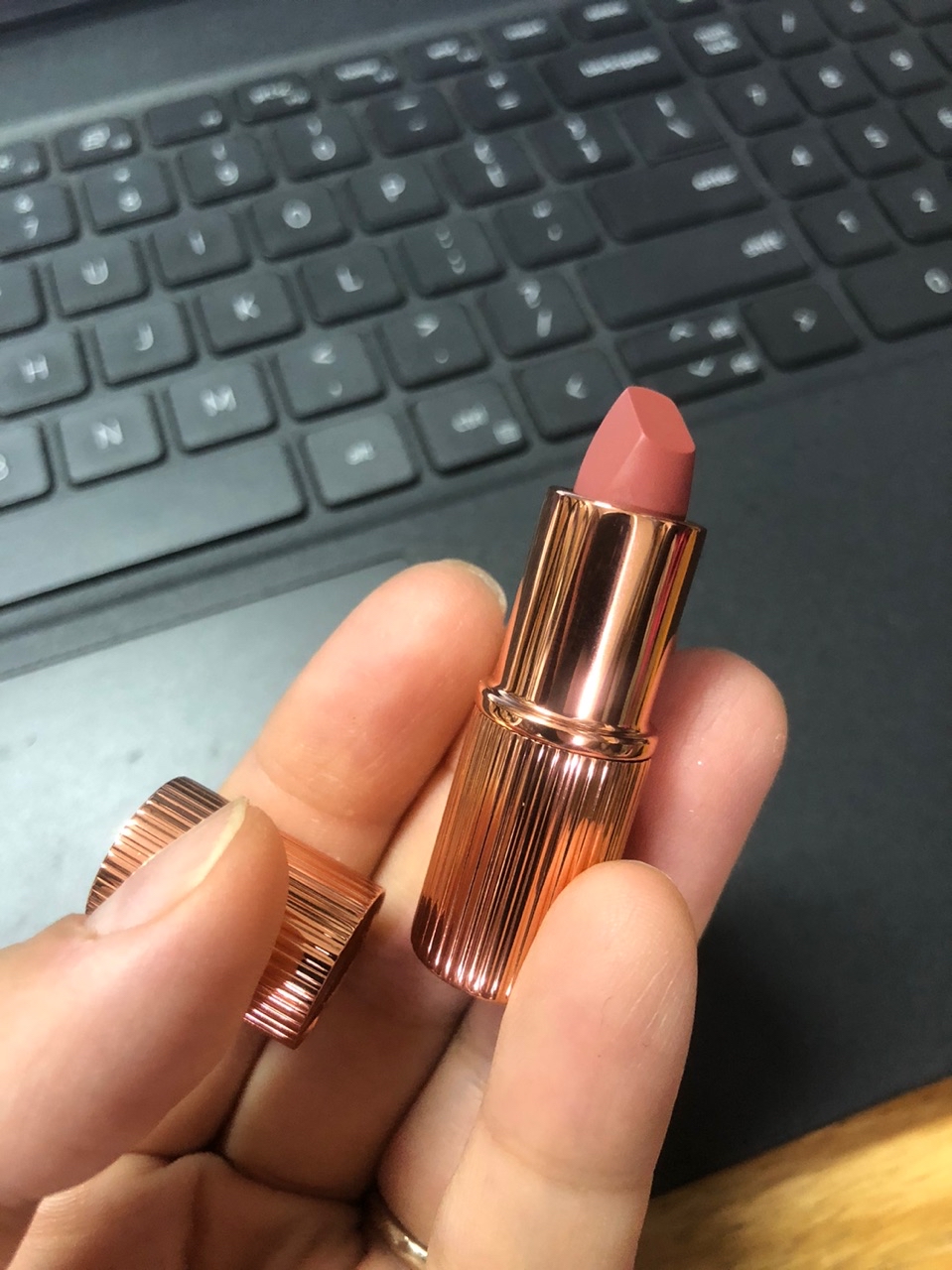 Son Charlotte Tilbury Pillow Talk- Walk of shame