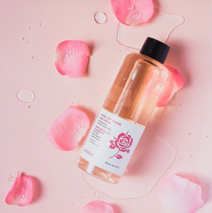 Nước tẩy trang hoa hồng làm sạch sâu, cân bằng độ ẩm cho da, giúp se khít lỗ chân lông KISSON 195ml