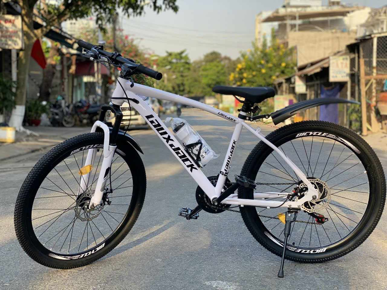 Xe đạp ngoài trời Laux Jack có giảm sốc kèm chắn bùn còi đèn phản quang bánh 26inch 21 tốc độ ,Kèm ảnh thực tế .