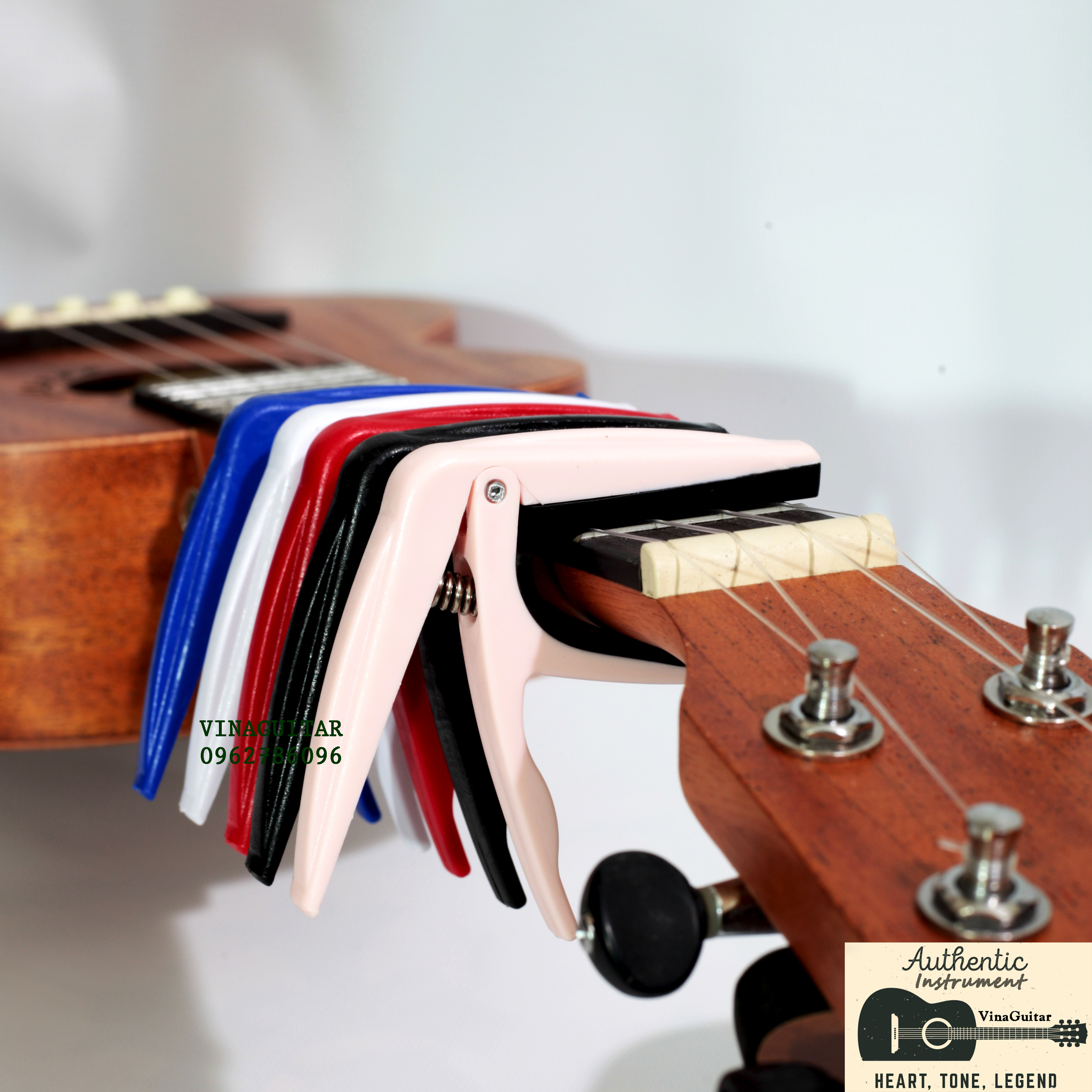 Capo Kẹp Đàn Ukulele Các Màu ( Tặng Kèm Pick Gảy )