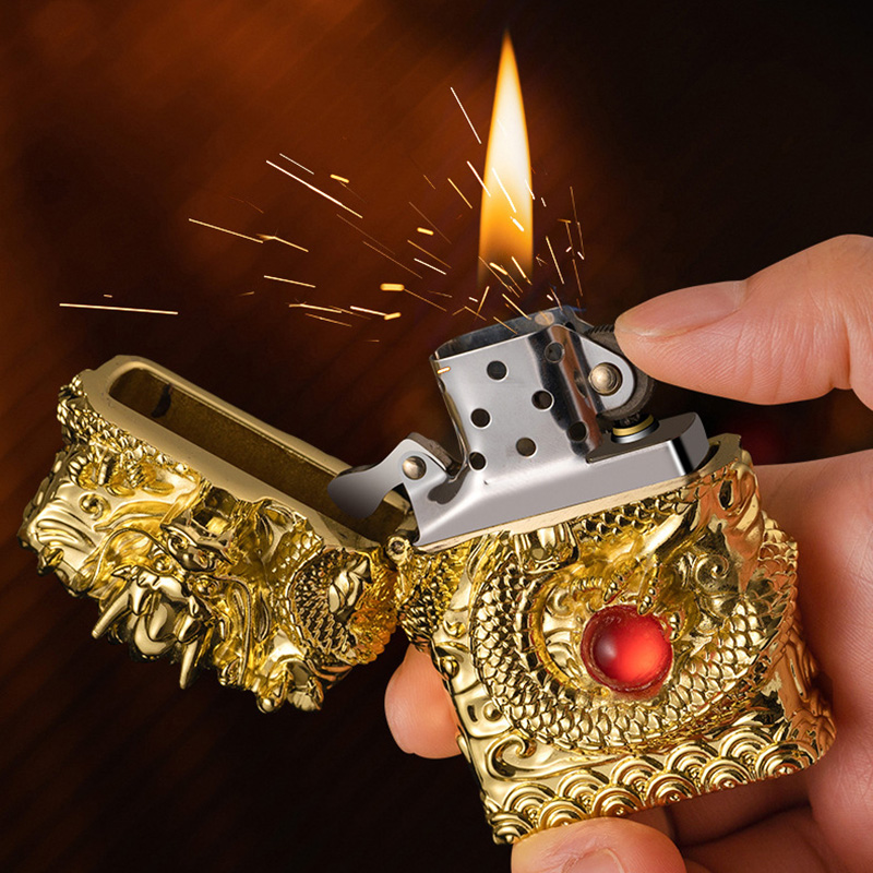( HCM SHIP NHANH ) BẬT LỬA HỘT QUẸT ZIPPO HÌNH MÓNG RỒNG NỔI CẨN NGỌC ĐỎ NGUYÊN KHỐI ( XÀI XĂNG )