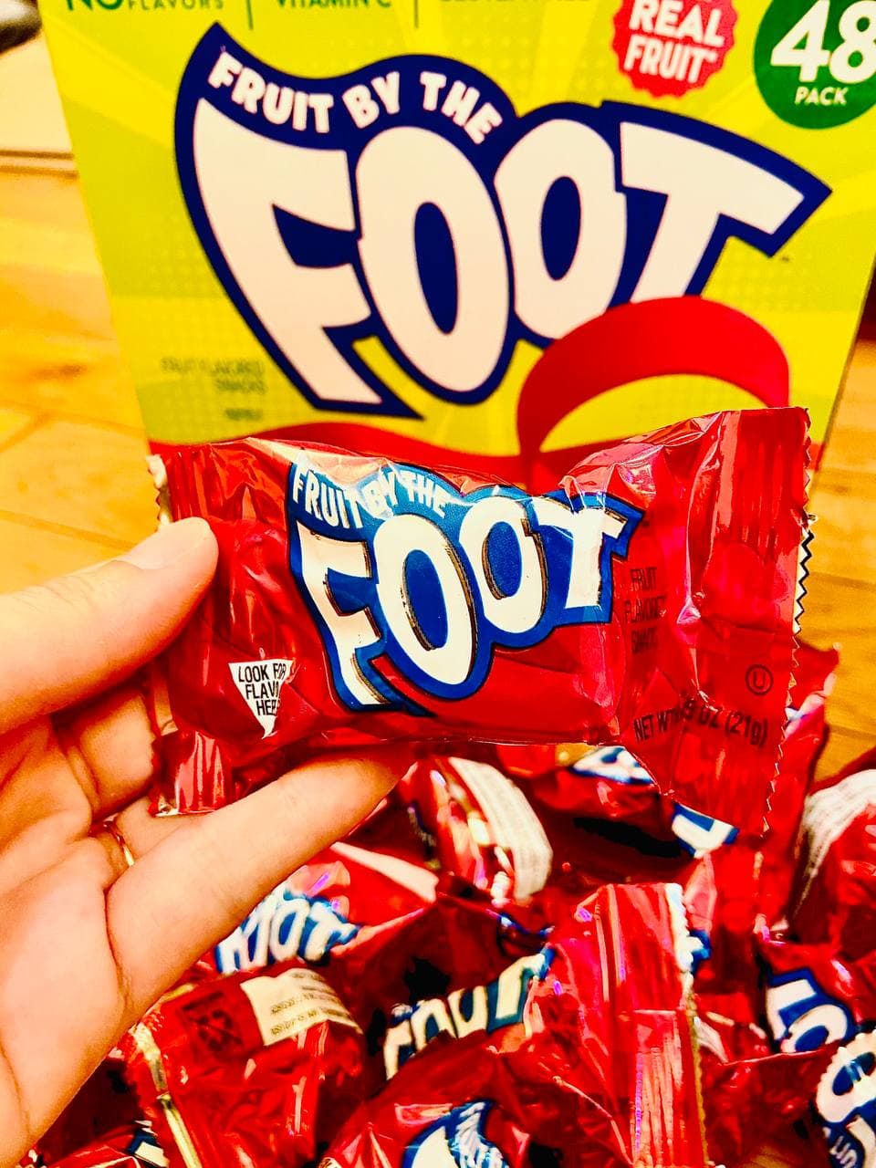 Kẹo dẻo trái cây fruit by the foot - set 5 cuộn