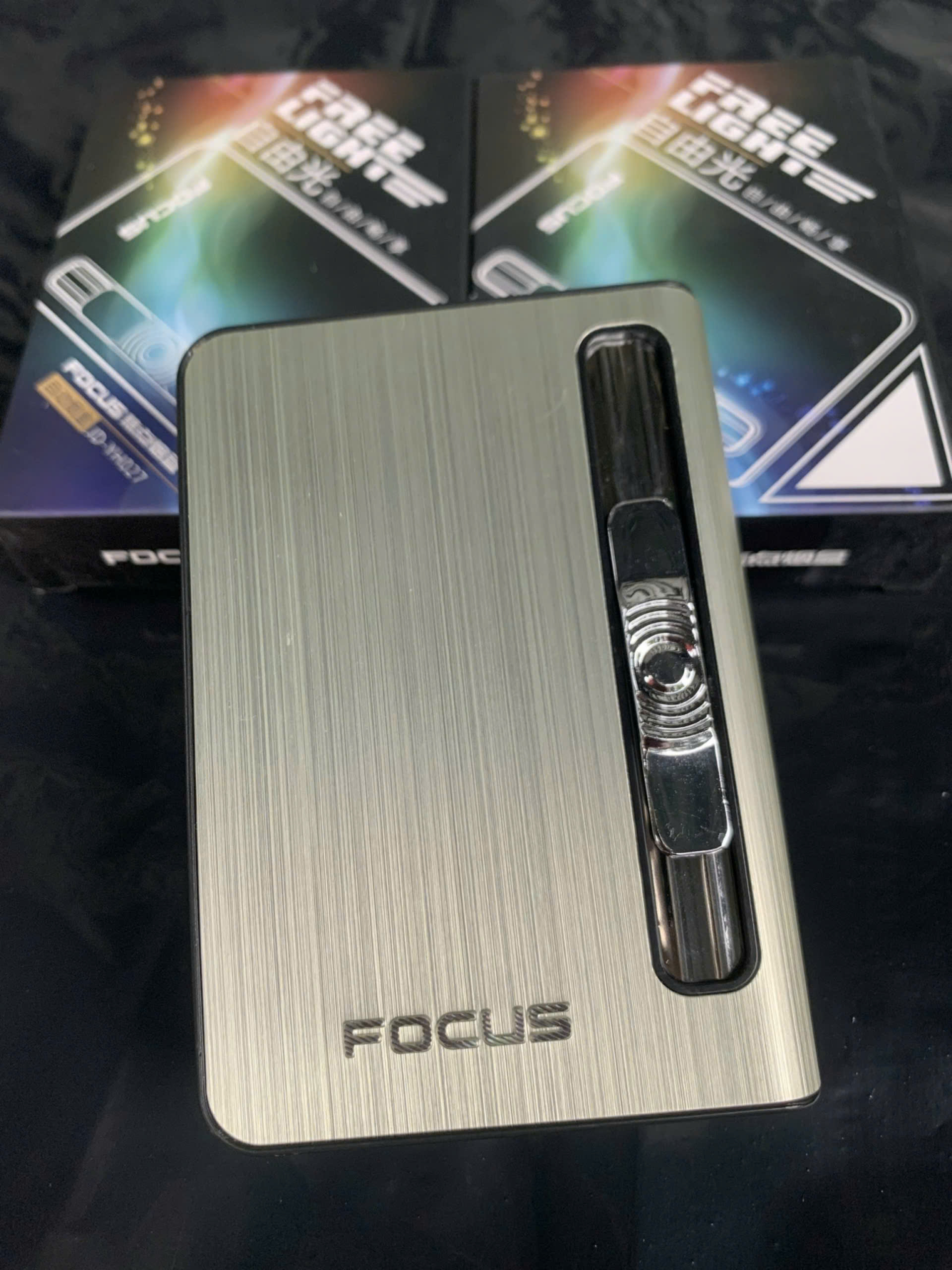  Hộp Đựng Thuốc Lá FOCUS 2in1 Tích Hợp Bật Lửa Kiểu Dáng Sang Trọng | Gia Dụng SG Tổng Hợp 
