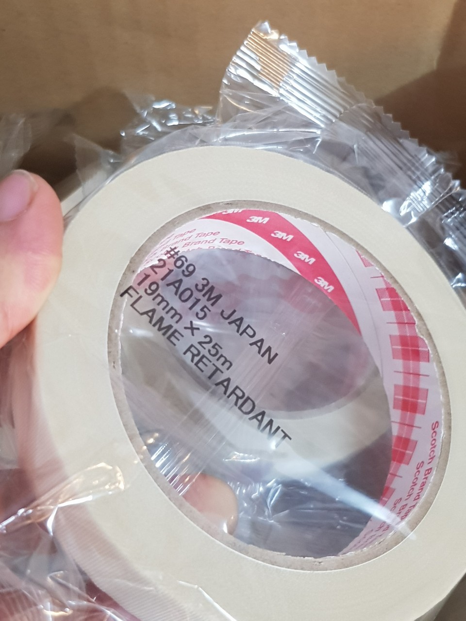 BĂNG KEO THỦY TINH CHỊU NHIỆT 3M Scotch 69 (khổ rộng 19mm* dài 25m)