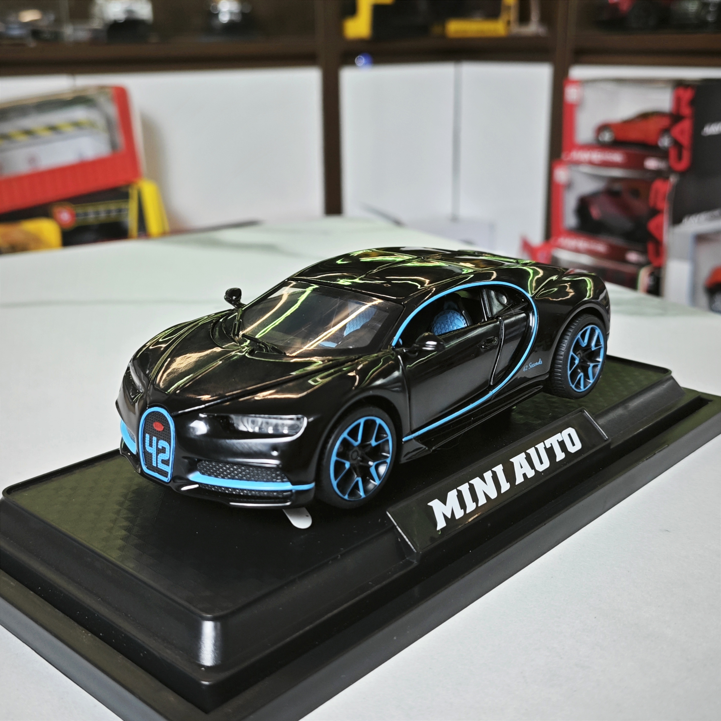 Xe mô hình sắt Bugatti Chiron tỉ lệ 1:32 hãng Miniauto đen xanh