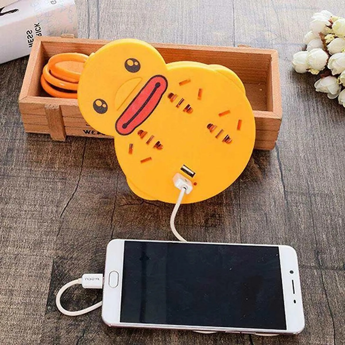 Ổ cắm điện hình vịt vàng siêu cute cho điện thoại, ipad - Ổ điện đa năng vịt vàng có 3 ổ cắm & 2 cổng sạc usb tiện dụng