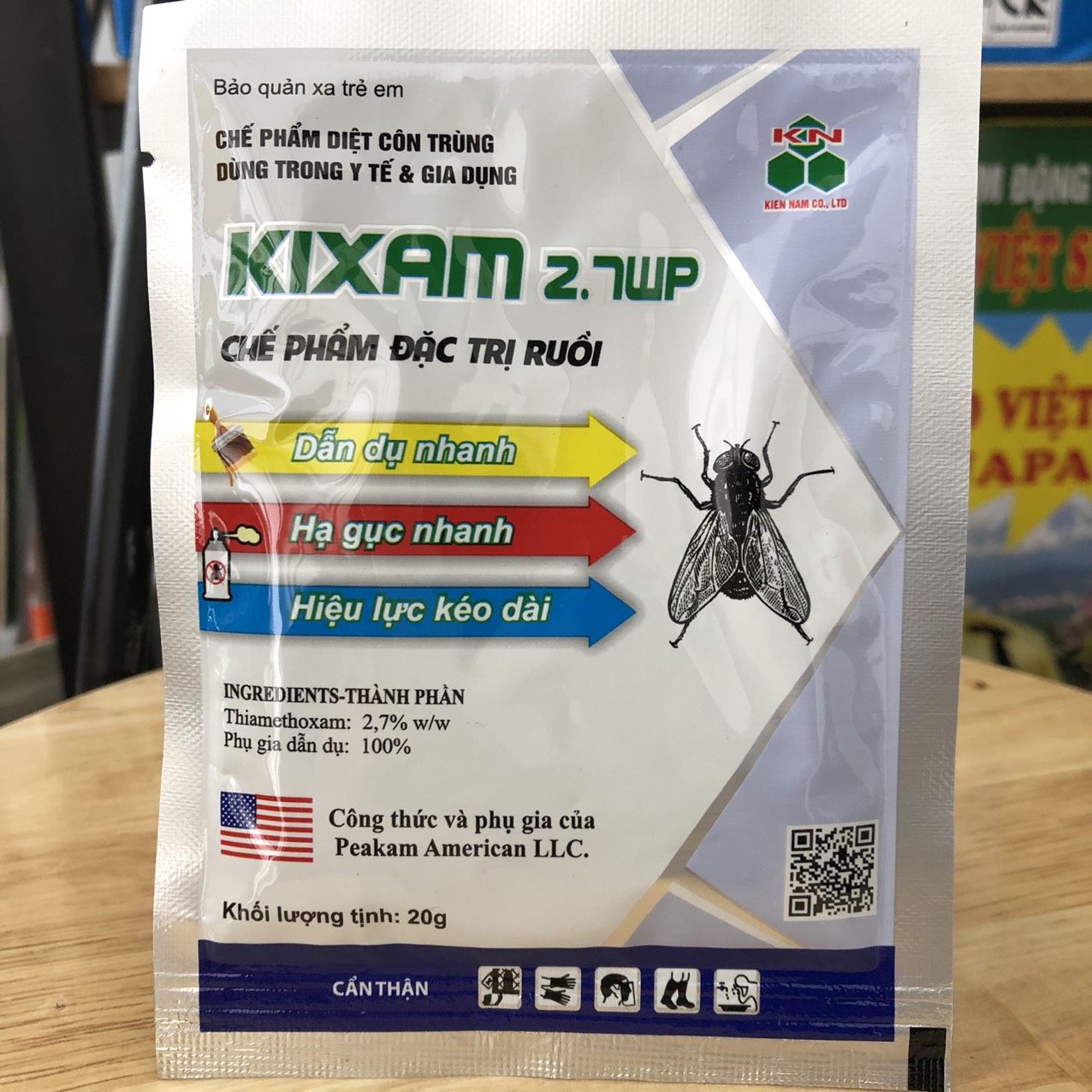 Bả diệt ruồi ruồi nhà, ruồi cống, ruồi xanh, ruồi giấm, ruồi cánh bướm; Đặc hiệu diệt ruồi kixam 2.7wp 20g; Diệt ruồi theo 3 cách phun, rải, quét; thuốc diệt ruồi hiệu quả cao