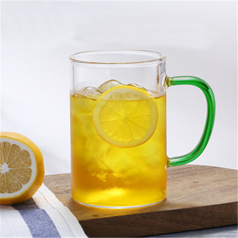 Ly thủy tinh 500ml trong suốt tay cầm ánh màu đơn giản