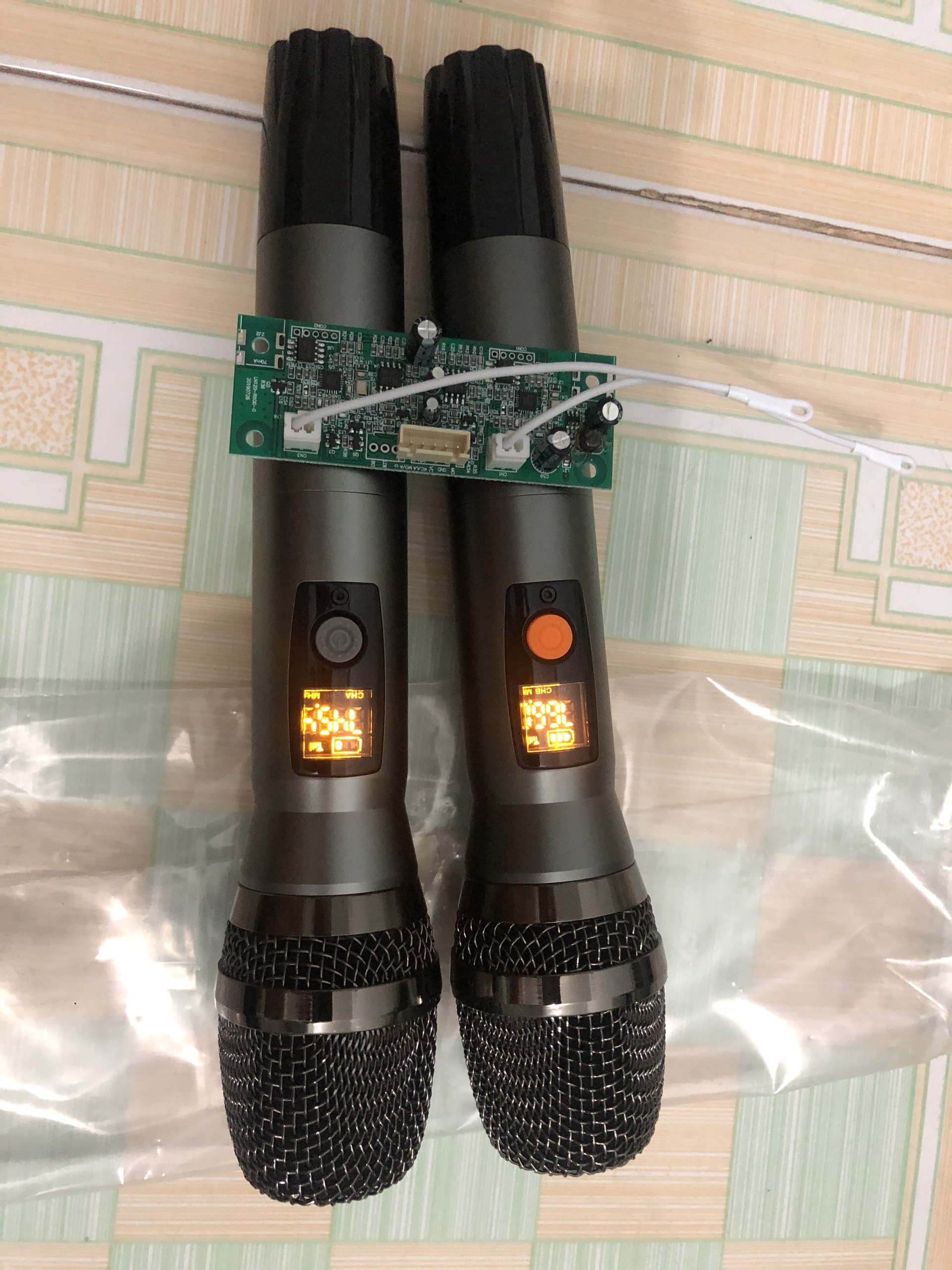 Micro loa kéo cực hay UGX-V4 sóng mạnh xa