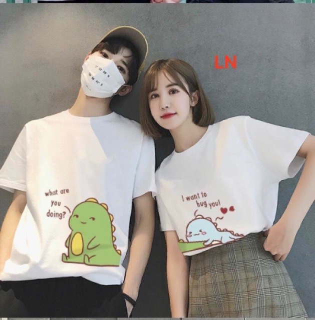 Sản phẩm ( Kèm ảnh thật ) Áo đôi nam nữ, áo cặp nam nữ( Gía đã gồm 2 áo) in khủng long cắn đuôi