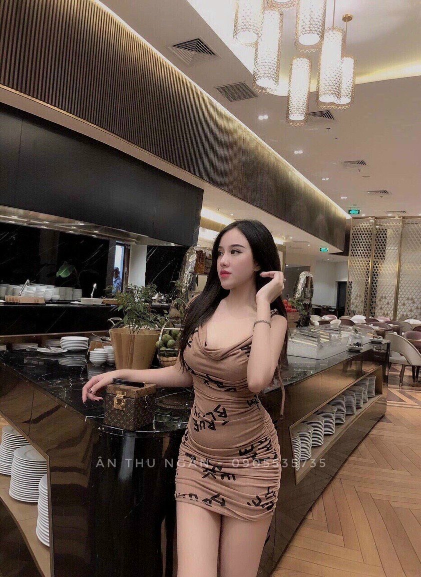Đầm body hai dây ôm dáng in họa tiết thời trang nữ. qc