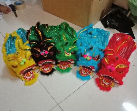 Đầu lân cầm tay trang trí