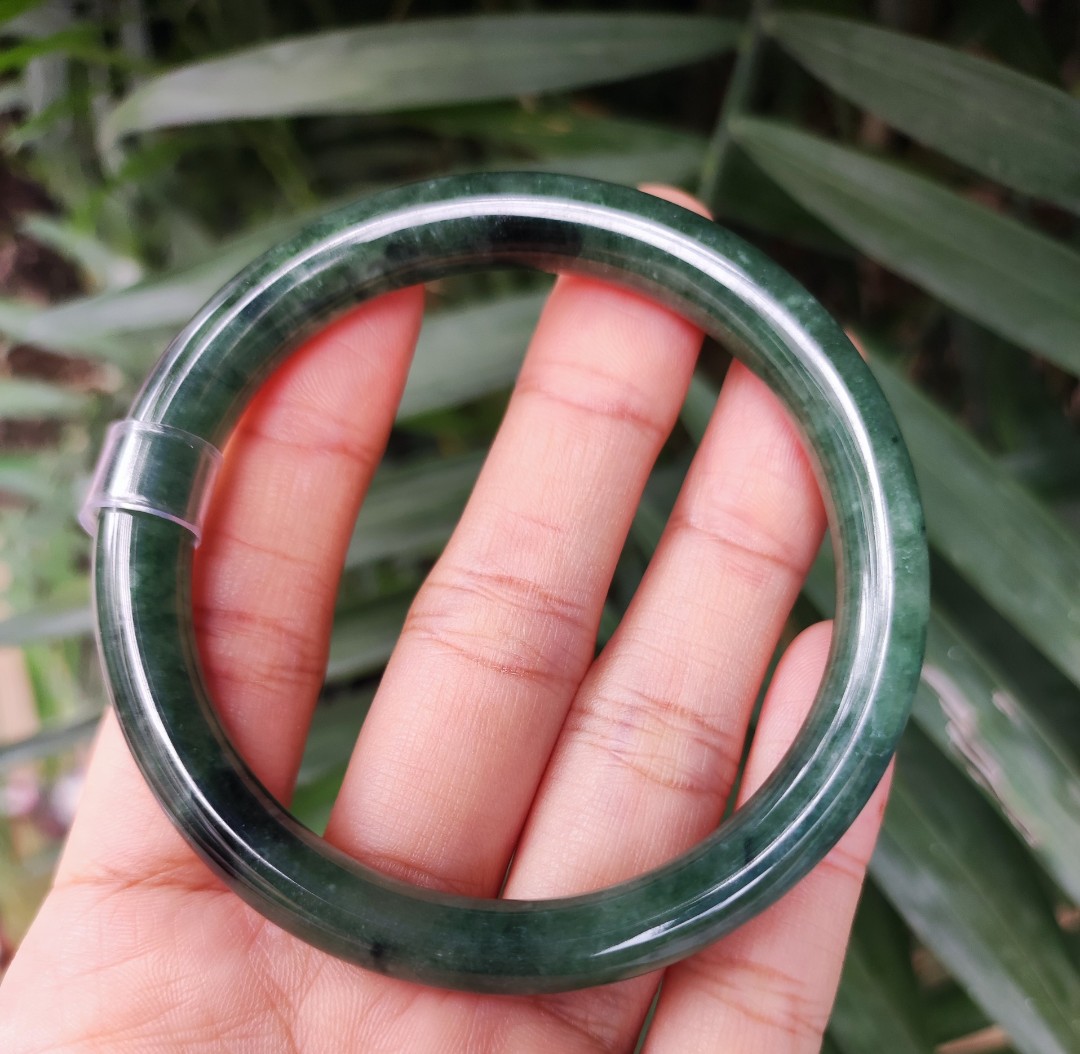 [HCM]Vòng ngọc thiên nhiên tông màu rêu vân bóng đẹp giá tốt size 56mm, đã kiểm định PNJ, ảnh thực tế - Xưởng buôn đá phong thủy Huỳnh Đào