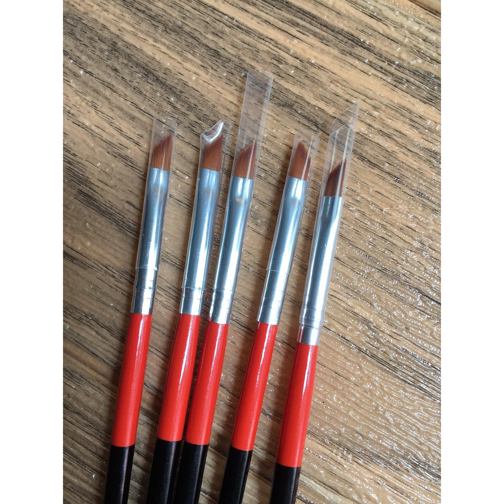 Cọ vẽ eyeliner nét mảnh