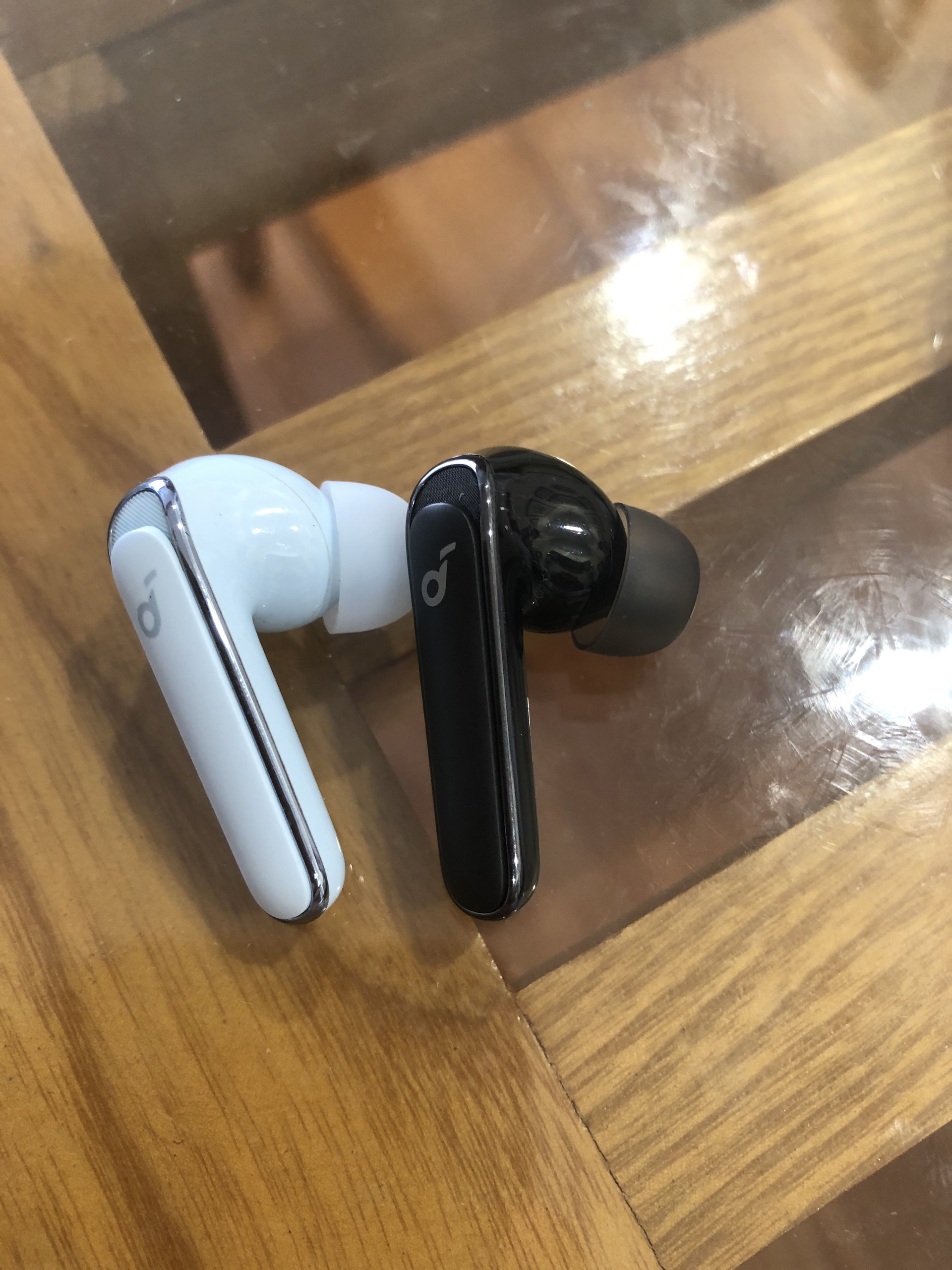 Tai phải tai nghe Anker soundcore Life P3 chính hãng