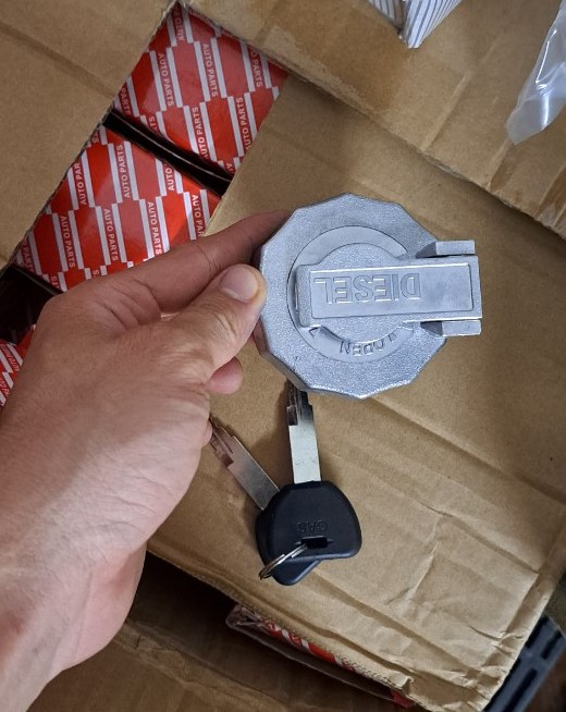 Nắp bình dầu xe tải isuzu 1 tấn 4/ 1 tấn 9/ 2 tấn 5