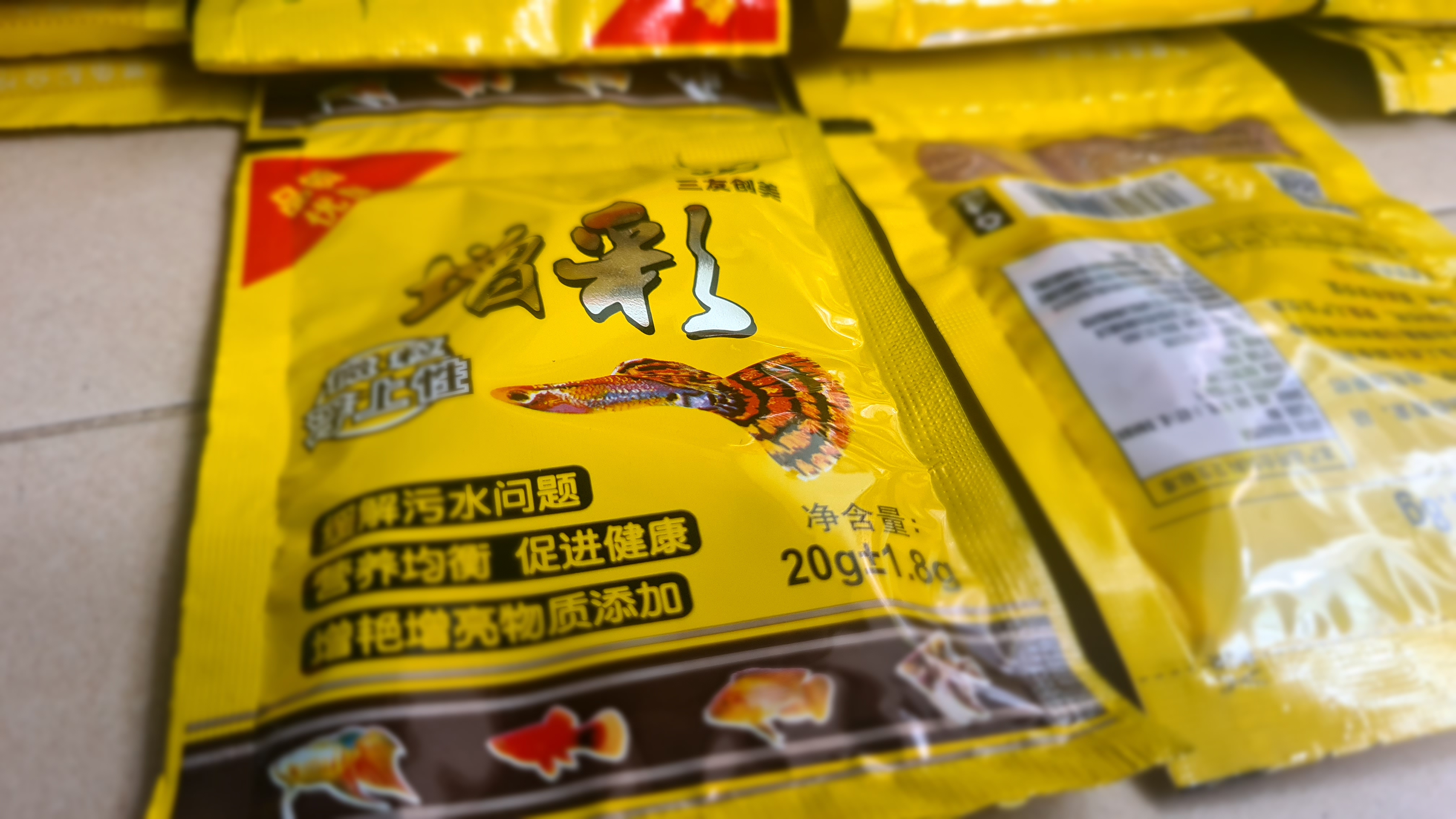 Cám cá 7 màu, Betta, Neon, Cả Cảnh Nhỏ - Cám gói vàng kích màu cho cá - Thức ăn dinh dưỡng cho cá